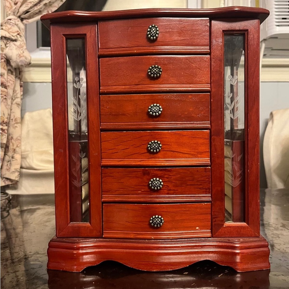 Jewelry storage box